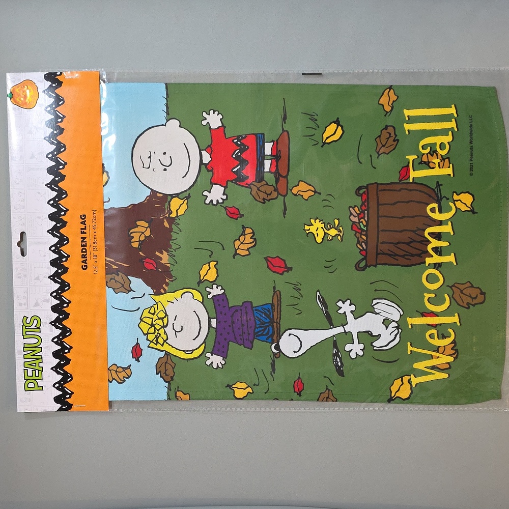 Peanuts Snoopy Fall Garden Flag NWT